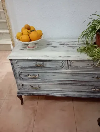 Cómoda blanco roto decapado madera