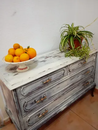 Cómoda blanco roto decapado madera