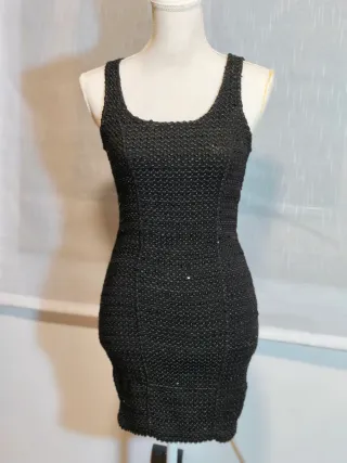 Vestido negro elástico ajustado