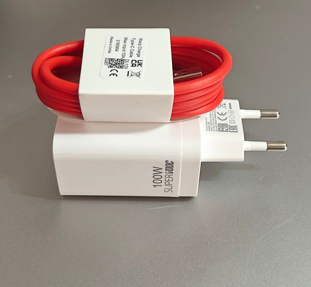 Cargador compartible OPPO 100W SuperVOOC + Cable