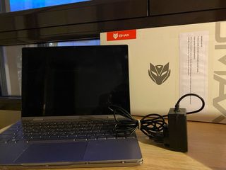 Portátil BMAX - Teclado con teclas no funcionales.