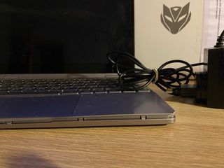 Portátil BMAX - Teclado con teclas no funcionales.