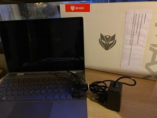 Portátil BMAX - Teclado con teclas no funcionales.