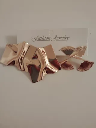 Lote 2 pares pendientes dorados