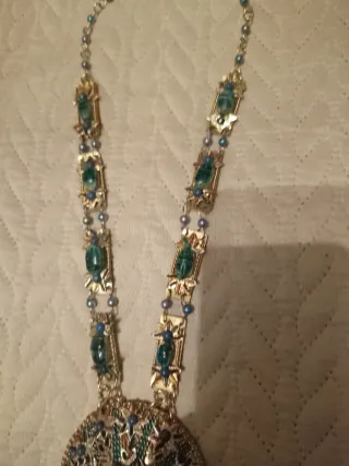 Collar Egipcio Escarabajo Verde Dorado
