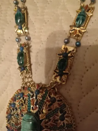 Collar Egipcio Escarabajo Verde Dorado