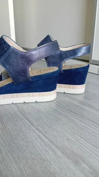 Zapato sandalias cuña azul marino con brillantes