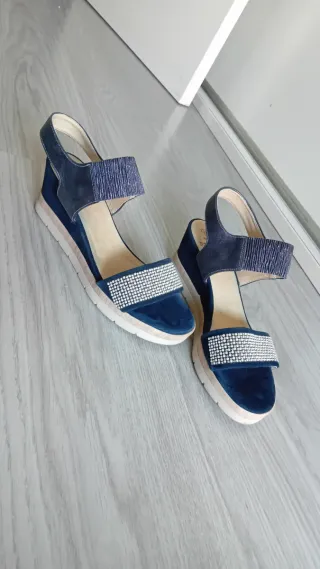 Zapato sandalias cuña azul marino con brillantes
