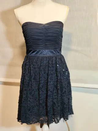 Vestido corpiño sin tirantes encaje vuelo