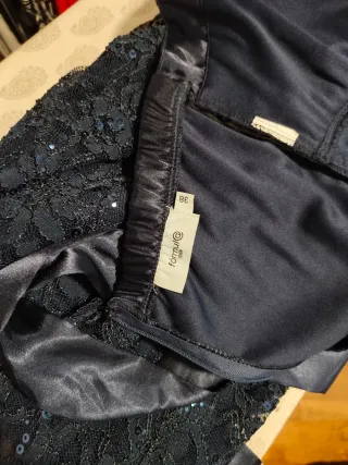 Vestido corpiño sin tirantes encaje vuelo