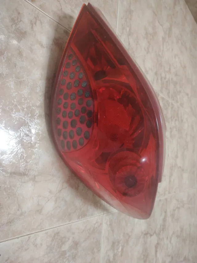 Faro Trasero Derecho Peugeot 207