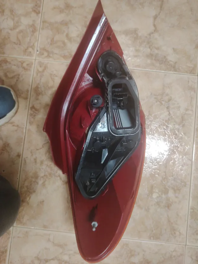 Faro Trasero Derecho Peugeot 207