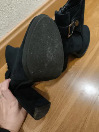 Botín azul ante tacón Un uso