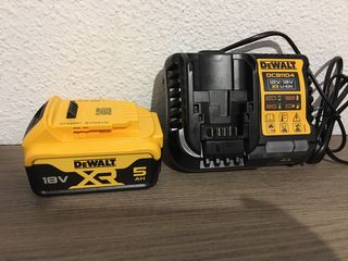 Cargador Dewalt DCB1104 y 1 bateria Dewalt 18V5ah