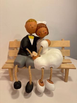 Figura Novios Sentados en un banco