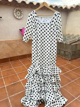Traje Flamenca Lunares Blanco y Negro
