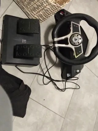 Volante y pedales PS4/PS3