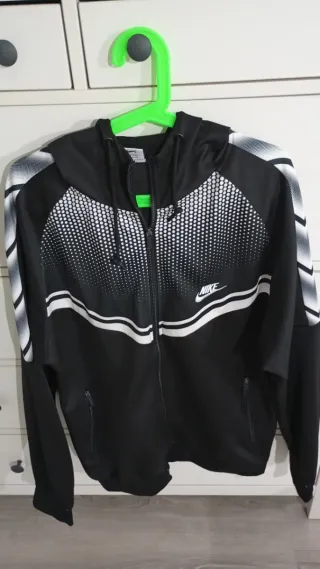 Chaqueta Nike con capucha