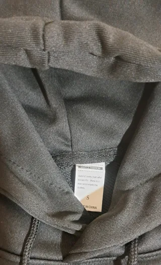 Sudadera Negra con Capucha Trueno