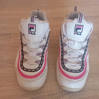 Zapatillas Fila Blancas y Rosas