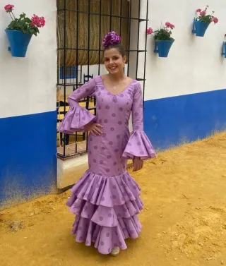 Traje de flamenca morado con lunares