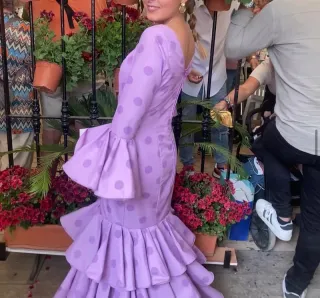 Traje de flamenca morado con lunares