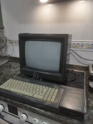 Ordenador Amstrad CPC 6128 con monitor