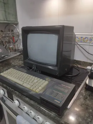 Ordenador Amstrad CPC 6128 con monitor