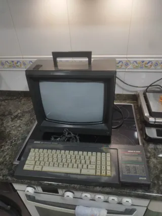 Ordenador Amstrad CPC 6128 con monitor