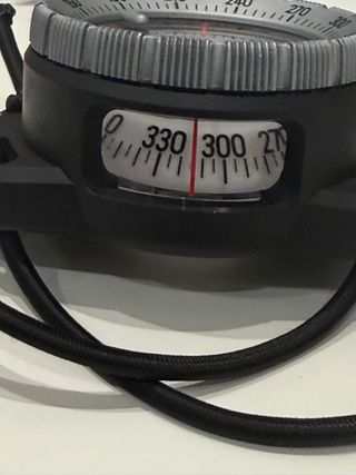 Brújula Suunto SK8 bungee