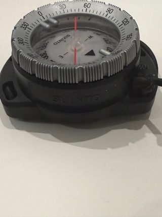 Brújula Suunto SK8 bungee