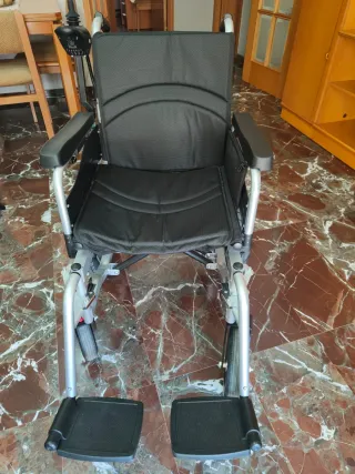 Silla de ruedas eléctrica plegable