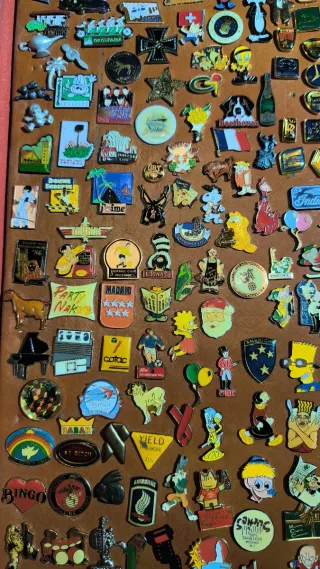 Lote de Pines, Llaveros y Relojes