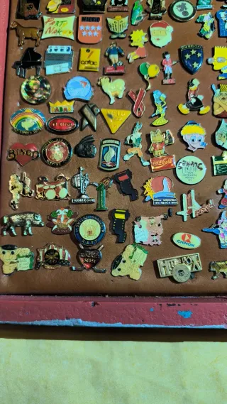 Lote de Pines, Llaveros y Relojes