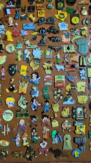 Lote de Pines, Llaveros y Relojes
