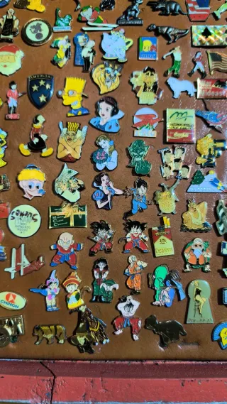 Lote de Pines, Llaveros y Relojes