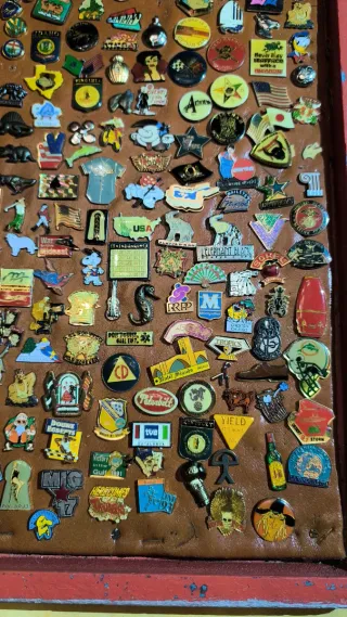 Lote de Pines, Llaveros y Relojes