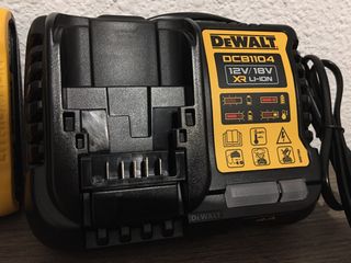 Cargador DeWalt DCB1104 y 1 bateria Dewalt 18V 2ah