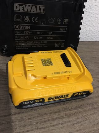 Cargador DeWalt DCB1104 y 1 bateria Dewalt 18V 2ah