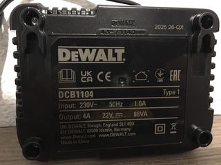 Cargador DeWalt DCB1104 y 1 bateria Dewalt 18V 2ah