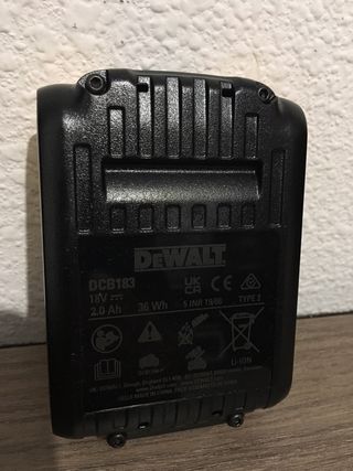 Cargador DeWalt DCB1104 y 1 bateria Dewalt 18V 2ah