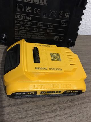Cargador DeWalt DCB1104 y 1 bateria Dewalt 18V 2ah