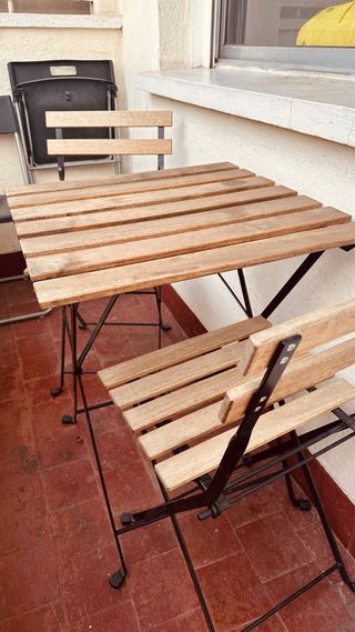 Mesa y 2 sillas madera terraza plegables