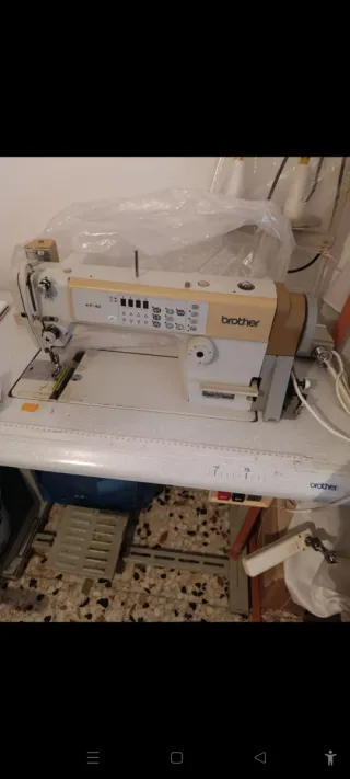 Máquina de coser industrial Brother