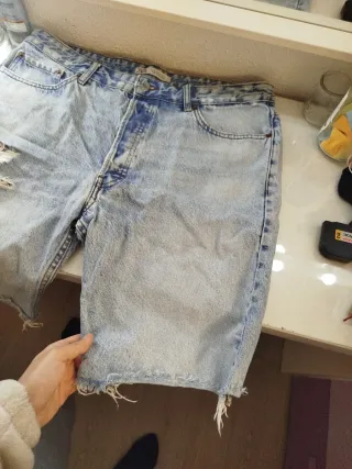 Pantalones vaqueros cortos Zara rotos talla 44