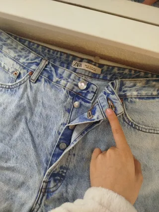 Pantalones vaqueros cortos Zara rotos talla 44