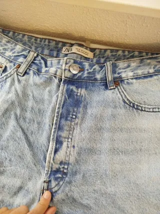 Pantalones vaqueros cortos Zara rotos talla 44