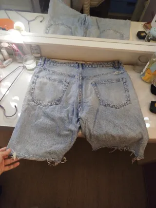 Pantalones vaqueros cortos Zara rotos talla 44