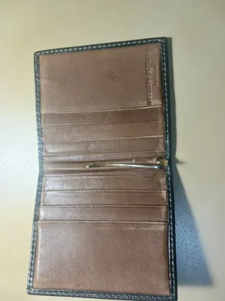 Cartera de hombre negra con logo M