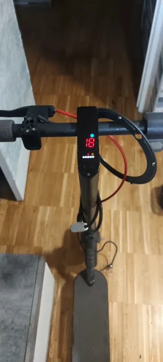 Dos Xiaomi Mi Electric Scooter para reparar